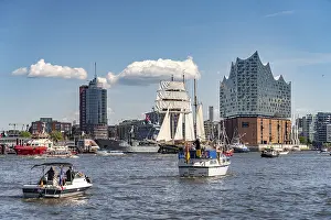 Incoming parade of ships