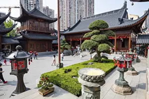 Inner courtyard, Jade Buddha Temple
