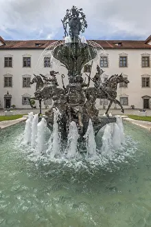 Inner courtyard with the Marienbrunnen fountain by Maximilian RueB