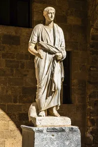 Inner courtyard surrounded by arcades with statues from Hellenistic and Roman times