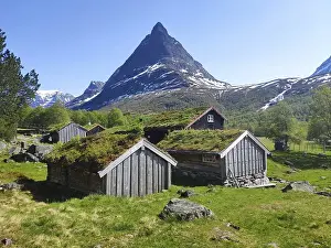 Innerdalen, Alm Renndolsetra with Innerdalstarnet
