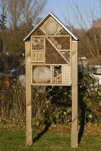 Insect hotel, nesting aid for insects