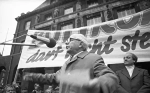 The intention to incorporate the Ruhr district town of Bottrop into Essen was met with protests by numerous residents