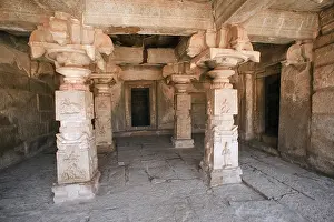 Interior of achyutaraya temple