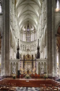 Interior view, nave, choir, Cathedrale Notre-Dame d'Amiens cathedral