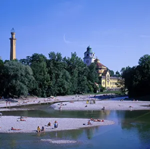 Isar with bathers, Muellersches Volksbad in the background