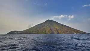 Whole island, Stromboli, mountain