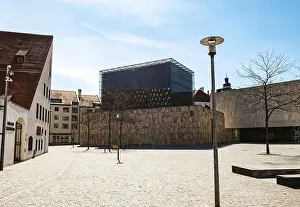 Jakobsplatz with Ohel-Jakob-Synagogue (centre)