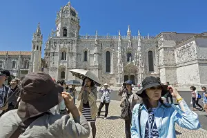 Japanese tourists in front of the Mosteiro dos Jeronimos