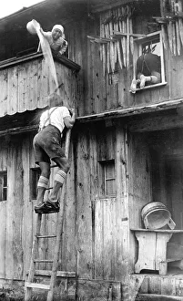 Jealousy, husband repels the rivals with water bucket from the window