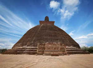Jetavaranama dagoba (stupa). Anuradhapura
