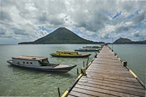 Jetty of Lonthor, the volcano Gunung Api behind