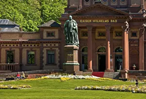 Kaiser-Wilhelms-Bad with monument to Kaiser Wilhelm I in the spa gardens of Bad Homburg vor der Hohe