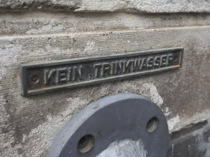 Kein Trinkwasser (meaning not drinking water) sign