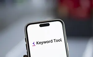 Category Historic EN Prints: keyword tool logo is displayed on smartphone