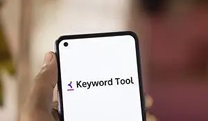 Category Historic EN Prints: keyword tool logo is displayed on smartphone