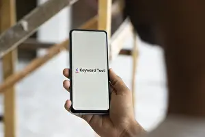 Category Historic EN Prints: keyword tool logo is displayed on smartphone