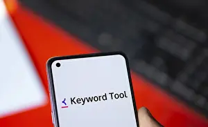 Category Historic EN Prints: keyword tool logo is displayed on smartphone