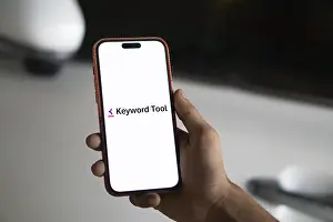Category Historic EN Prints: keyword tool logo is displayed on smartphone