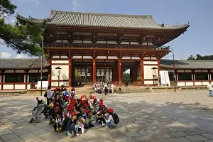 Kindergarten children sitting and waiting in an orderly manner in front of the Todai-ji Temple