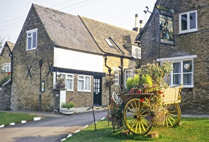 The Kings Arms village pub, Wing, Rutland, England, UK August 1972 Ruddles-Schild