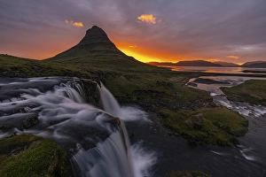 Category Mountain Landscapes Prints: Kirkjufell at sunrise, Grundafjoerdur