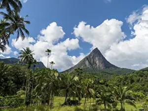 Knuckles mountain range with Lakegala mountain and rocks