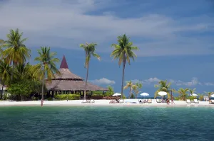 Ko Muk or Pearl Island lies 13km (8 miles) due south of Trang's Pak Meng Pier