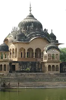 Kusum Sarovar made of red sandstone is a major attraction