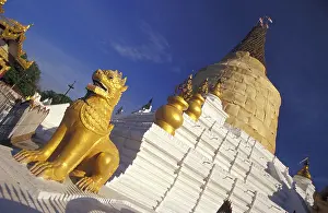 Kuthodaw Paya and golden statue