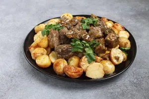Kuyrdak, roast offal with potatoes and fresh herbs