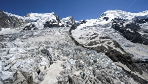 La Jonction, glacier tongue, Glacier des Bossons meets Glacier de Taconnaz