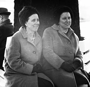 These two ladies, Elisabeth (61) r