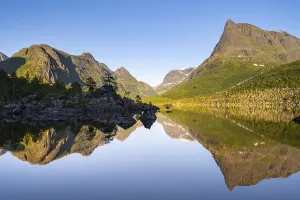 Lake Innerdalsvatna, Innerdalen high valley
