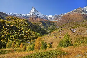 Landscape below the Sunnegga with hamlet of Findeln and Matterhorn 4478 m in autumn