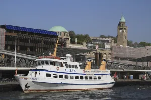 Landungsbrucken, steamer Adler X