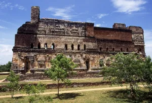 Lankatilaka was built by King Parakramabahu the Great (1123 - 1186)