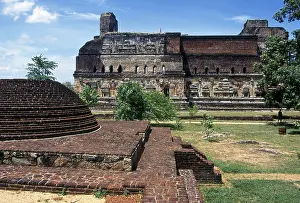 Lankatilaka was built by King Parakramabahu the Great (1123 - 1186)