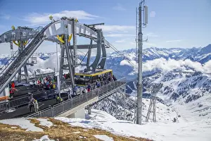 Category Mountain Landscapes Prints: Large cable car 150er Tux, Penken ski area