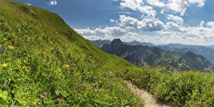 Laufbacher Eck-Weg, a panoramic high-altitude trail from the Nebelhorn into the Oytal