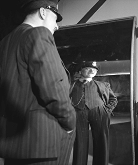 Laughing mirrors 1947. Actor Sigge Furst at the mirror attraction Skrattkammaren at the amusement park Groena Lund