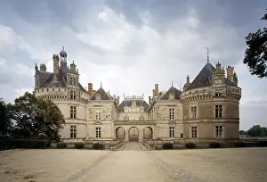 Le Lude, castle, view of the courtyard from the west