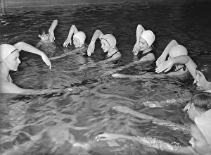 Learning how to swim in the 1940s