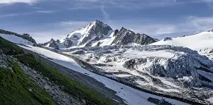 Left Mountain hut Refuge Albert 1er