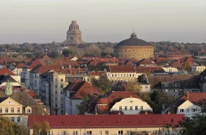 Leipzig Volkerschlachtdenkmal und Gasometer