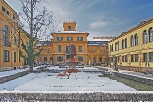 Lenbachhaus in winter with covered fountain