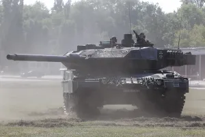 Leopard 2A6 main battle tank during a demonstration at the Julius Leber barracks