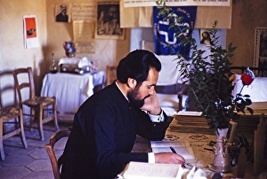 Lesender Moench in seinem Zimmer des Klosters Panagia Machairas, Zypern, 1963