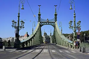 Liberty Bridge, Danube, Cirrus