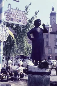 Liesl Karlstadt sculpture at the Viktualienmarkt